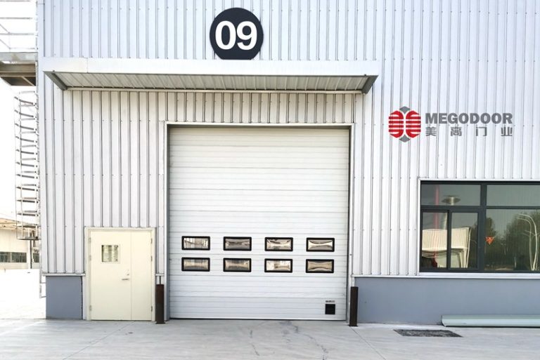 有CE認(rèn)證的提升門,出口與高標(biāo)準(zhǔn)項(xiàng)目的首選縮略圖 有CE認(rèn)證的提升門,出口與高標(biāo)準(zhǔn)項(xiàng)目的首選縮略圖